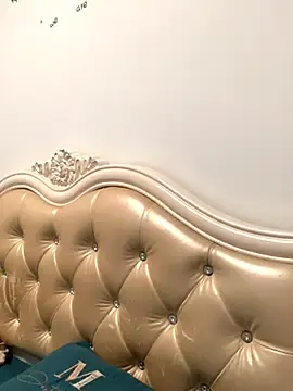 Mile-mのStripchatで人気のアダルト配信