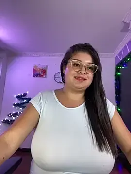 MiiaaJonessのStripchatでライブポルノ配信