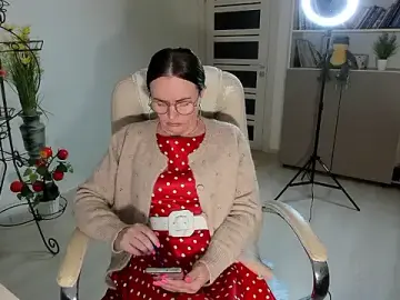 Vika73のStripchatで今すぐ視聴可能なセックスカム