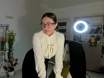 Vika73のStripchatでライブセックス映像