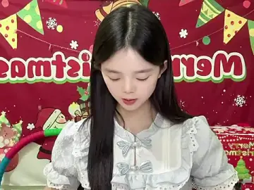 Nicole-13のStripchatでライブチャット