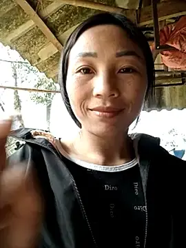 lucybaby00のStripchatで今すぐ視聴可能なセックスカム