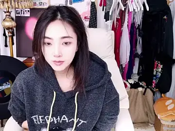 xiaotiantian-76のStripchatでライブポルノ配信