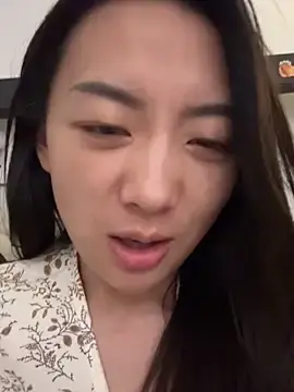 ReiningAffaireのStripchatで高画質ウェブカメラ