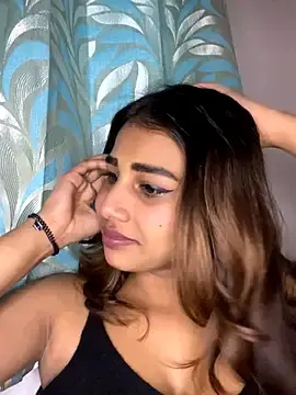 STRIP_GLOWのStripchatで人気のアダルト配信