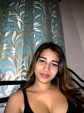 STRIP_GLOWのStripchatでセックスカメラ