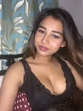 STRIP_GLOWのStripchatで今すぐ視聴可能なセックスカム