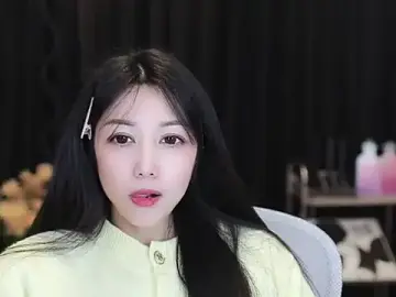 Nuyoah-77のStripchatでアダルトカメラ配信