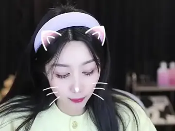 Nuyoah-77のStripchatでライブセックス映像