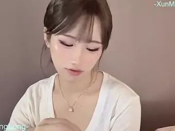-XunMengLong-のStripchatでアダルトカメラ配信