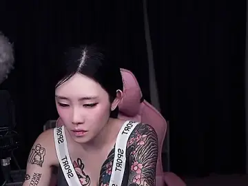 SHENSHEN-2025のStripchatでライブセックス映像