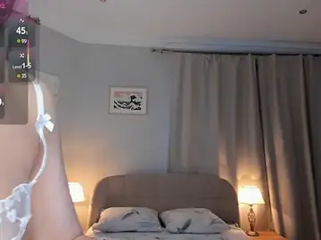 Lova_RaneのStripchatでライブポルノ配信