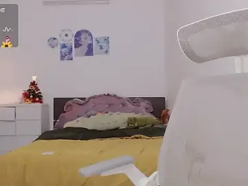 _UiiiのStripchatで人気のアダルト配信