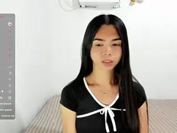 UrHotSexyShineのStripchatでセックスチャット