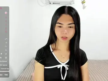 UrHotSexyShineのStripchatでセックスチャット