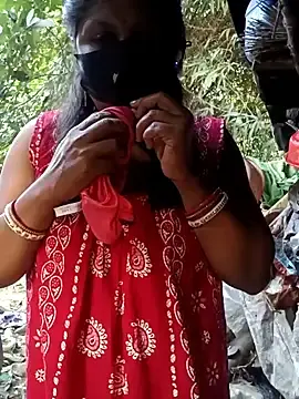 Hotty-rosniのStripchatでライブポルノ配信