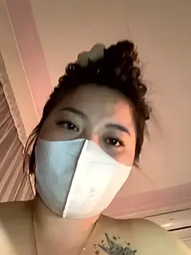 helo-kittyのStripchatでアダルトカメラ配信