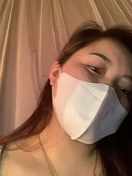 helo-kittyのStripchatで今すぐ視聴可能なセックスカム