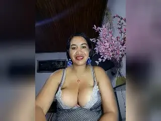 BigboobsMDGのXlovecamでセックスカメラ