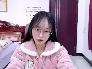 LinlinYaのXlovecamで人気のアダルト配信