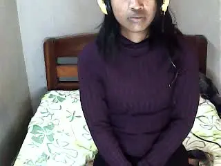 TahniahのXlovecamでセックスカメラ