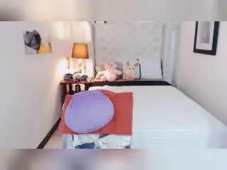 TsPrettyNaughtyのXlovecamでセックスチャット