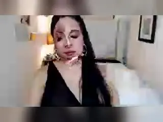 TsPrettyNaughtyのXlovecamで人気のアダルト配信