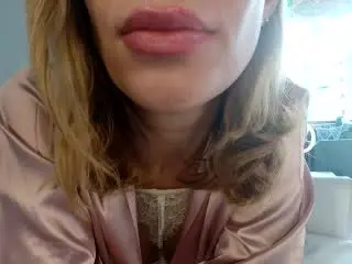 MissFrenchyのXlovecamでライブポルノ配信