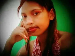 LindaSwagのXlovecamでアダルトカメラ配信