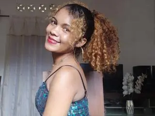 NazziaSexiのXlovecamでヌードカメラ