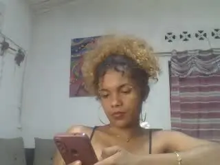 NazziaSexiのXlovecamで無料ライブポルノ